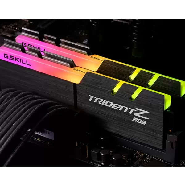 RAM G.SKILL TRIDENT Z RGB 16GB DDR4 3600MHZ (F4-3600C18S-16GTZR)